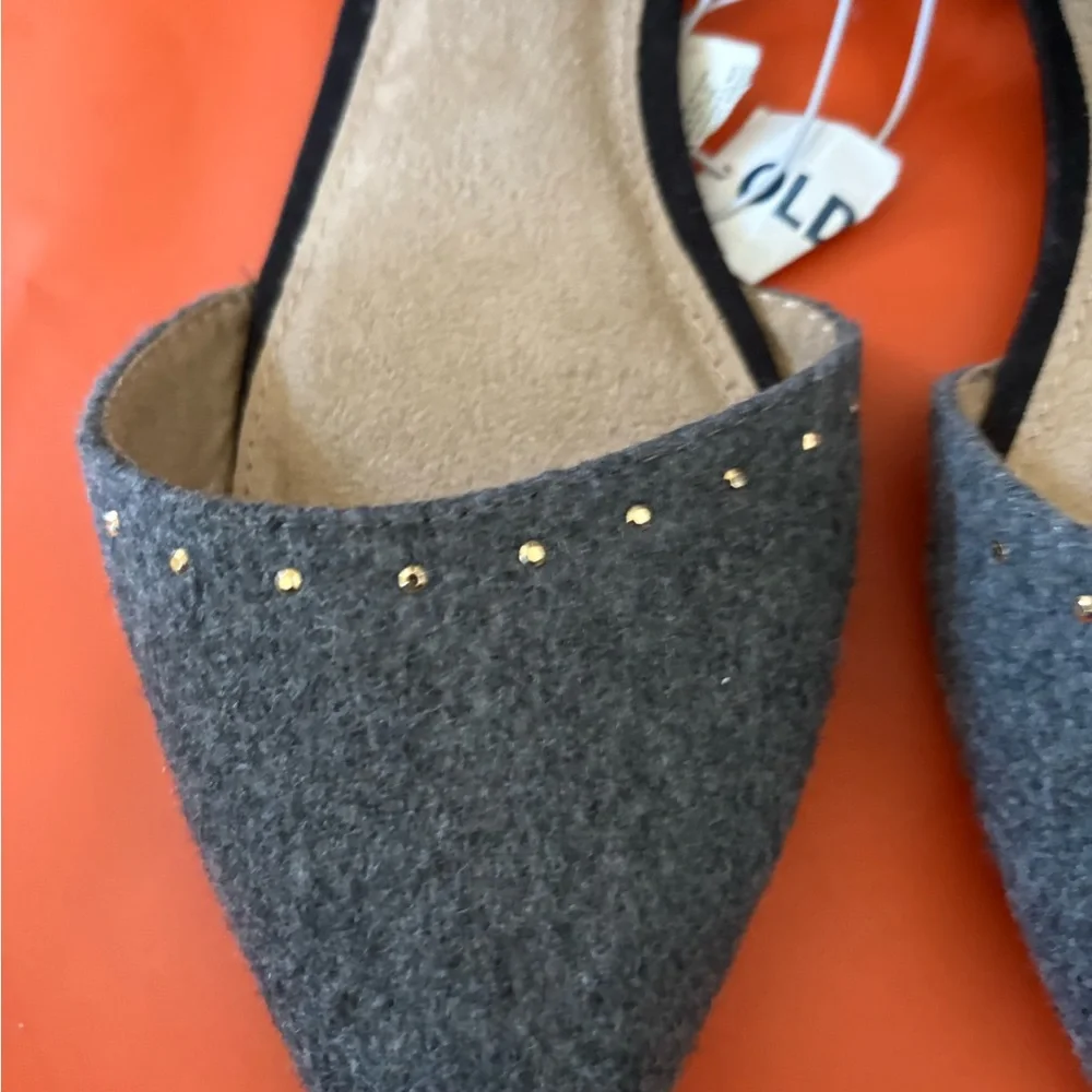 Old Navy Black and Gray Pointed Heels